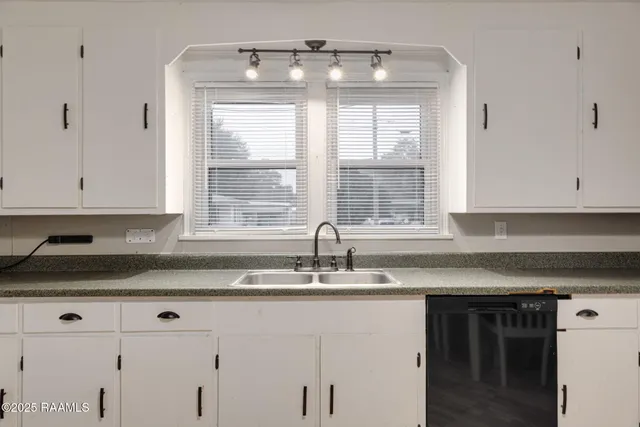 $129,900 | 406 Ann Drive, Rayne, LA 70578