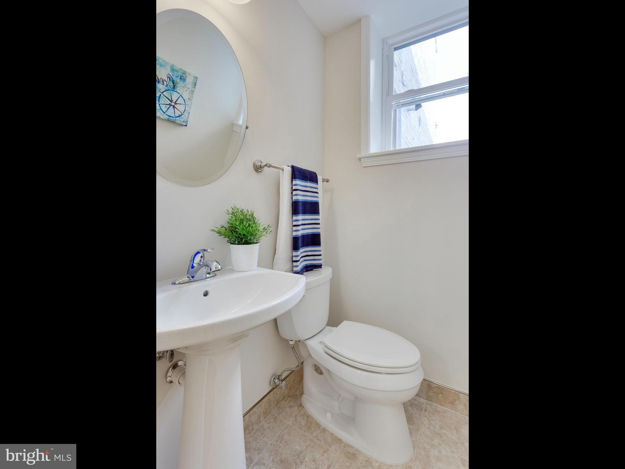 727 5th Street Northeast Washington, DC 20002 - Photo 8 of 25 Bath