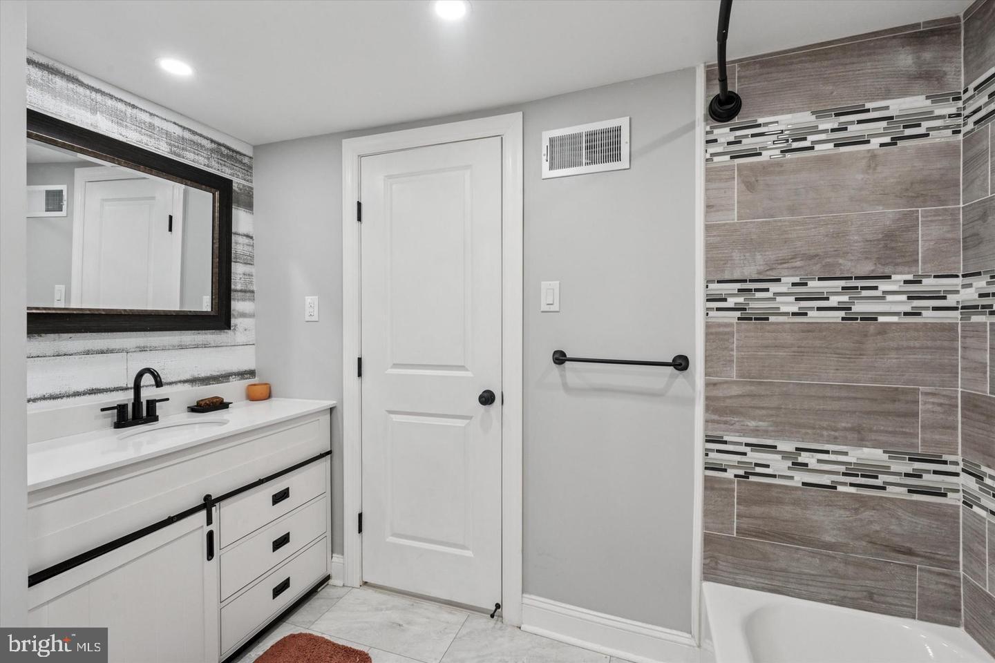 2215 Watkins Street Philadelphia, PA 19145 - Photo 11 of 14