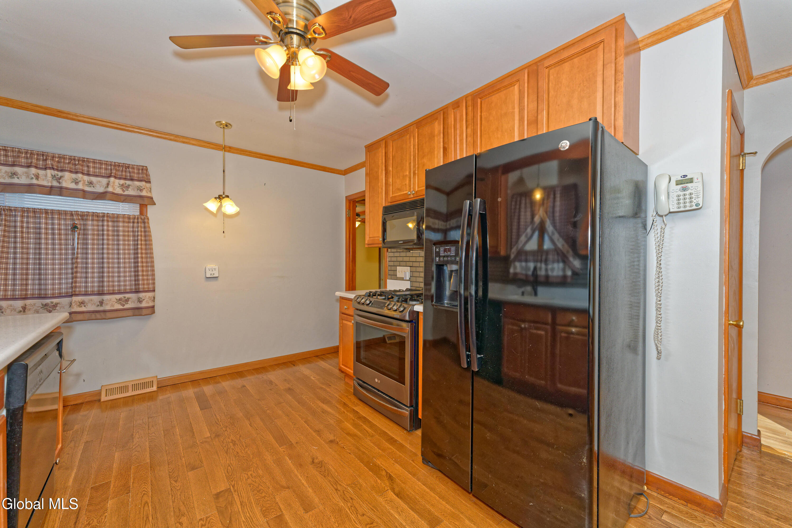 61 Latham Ridge Road Colonie, NY 12110 - Photo 17 of 53 4 Kitchen 3