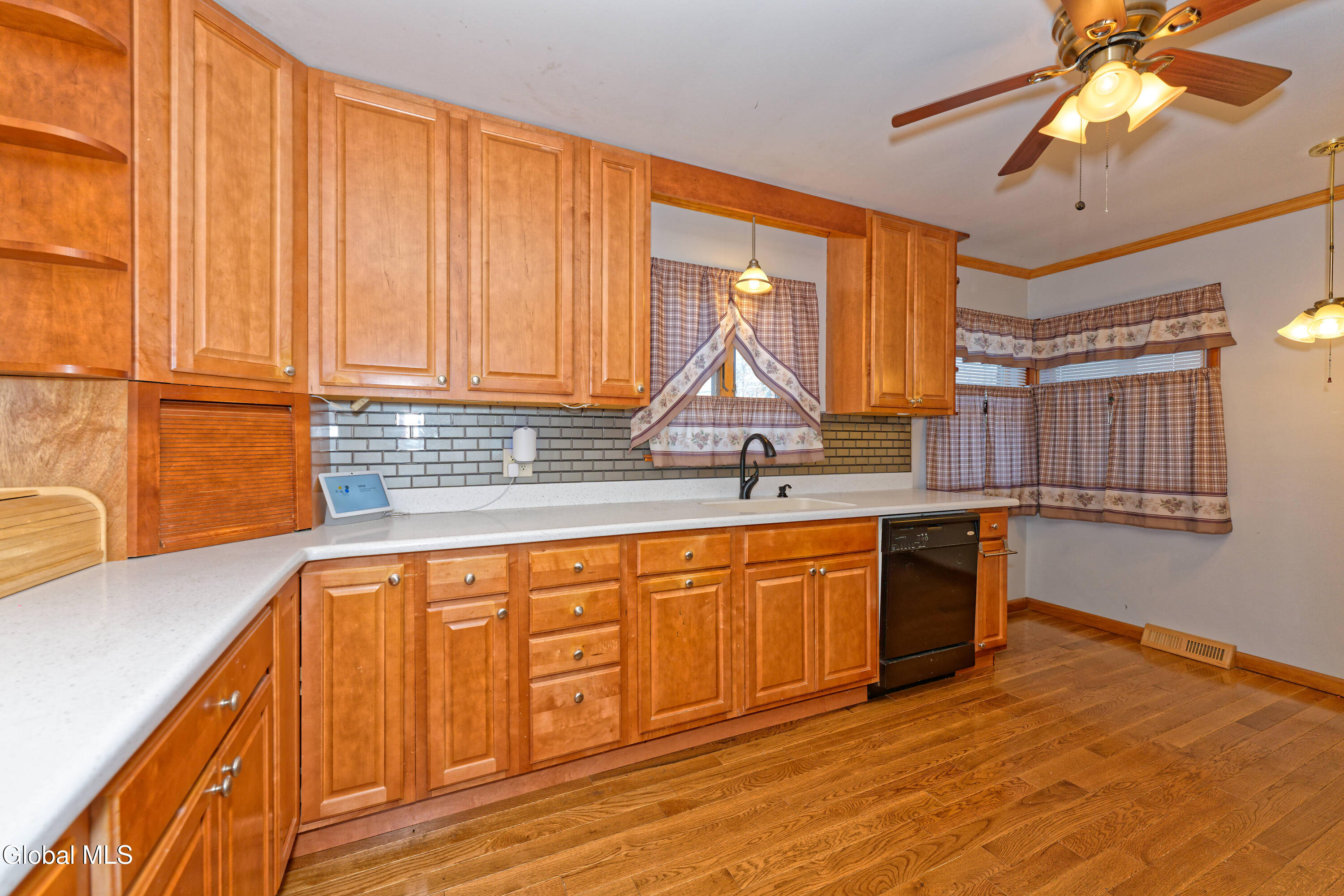 61 Latham Ridge Road Colonie, NY 12110 - Photo 18 of 53 4 Kitchen 4