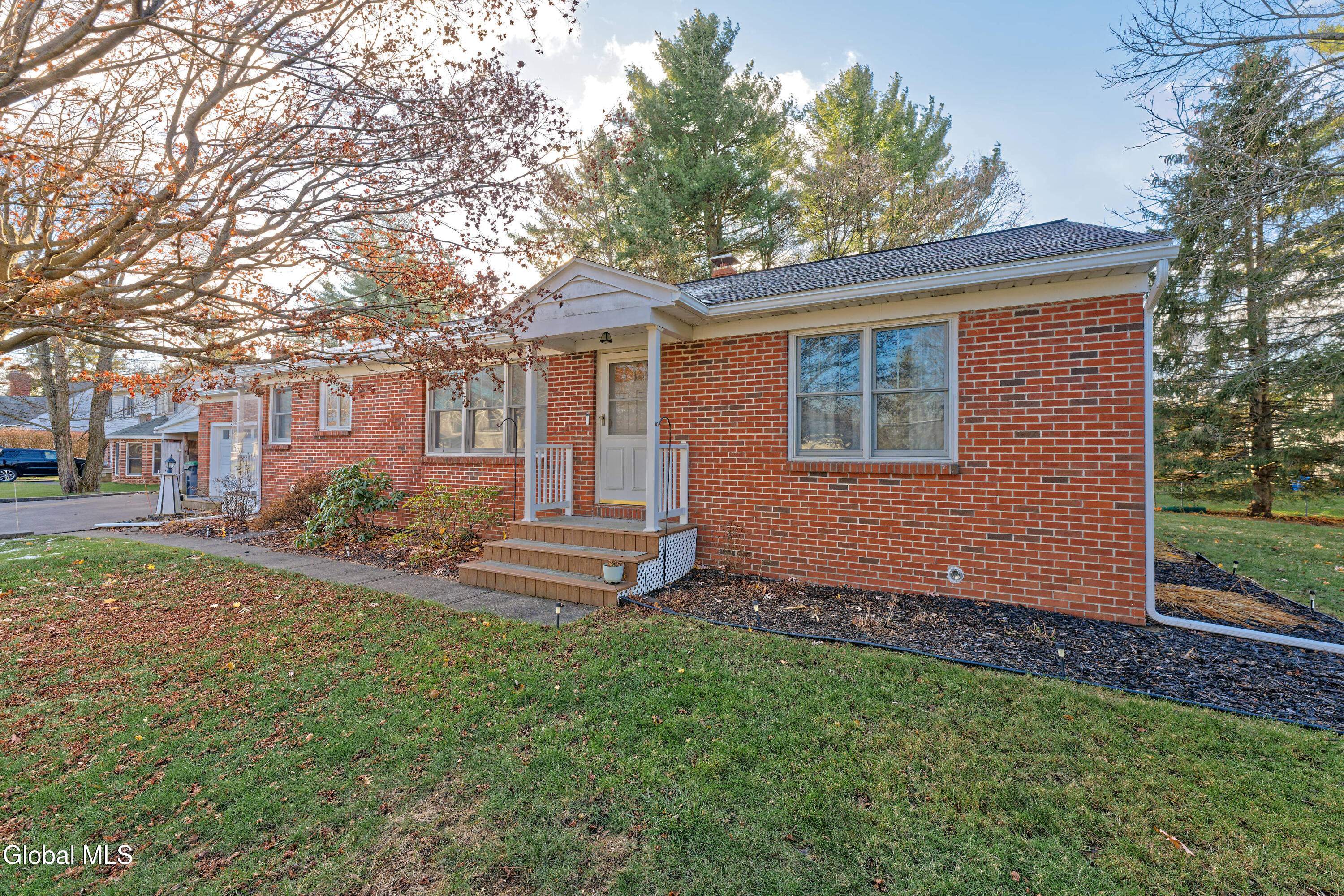 61 Latham Ridge Road Colonie, NY 12110 - Photo 4 of 53 0 Front 3