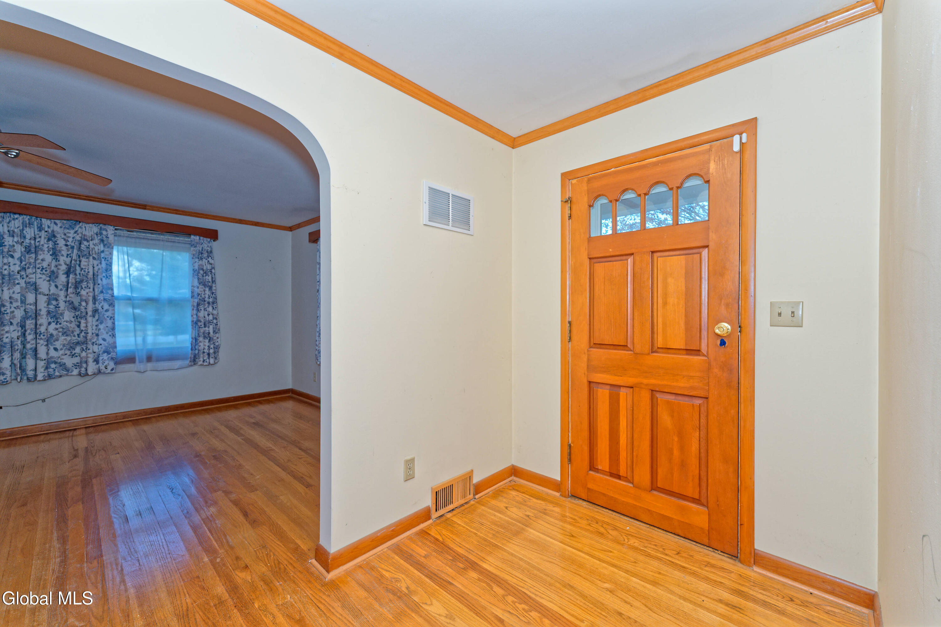 61 Latham Ridge Road Colonie, NY 12110 - Photo 5 of 53 1 Entryway 1