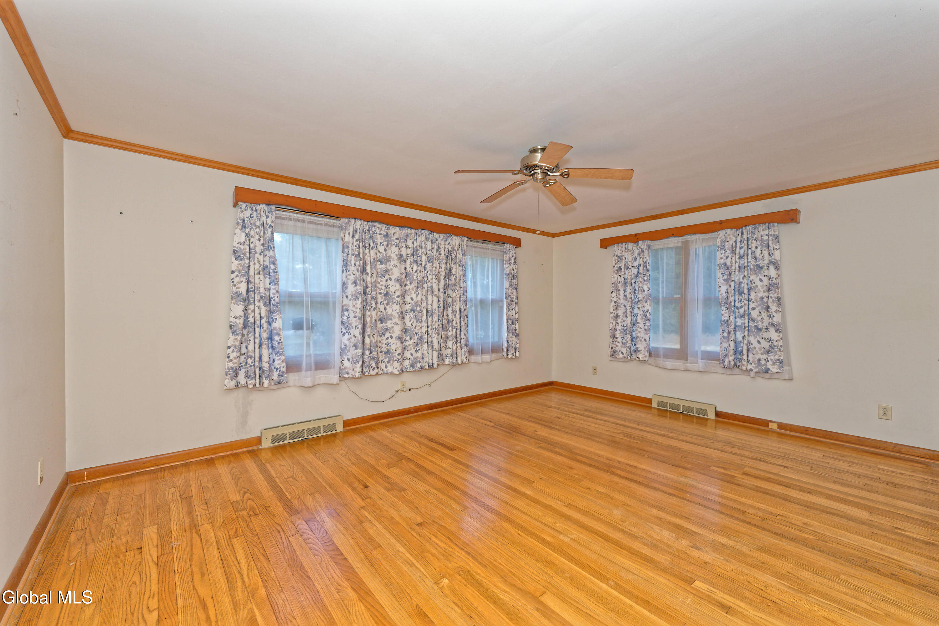 61 Latham Ridge Road Colonie, NY 12110 - Photo 7 of 53 2 Livingroom 1