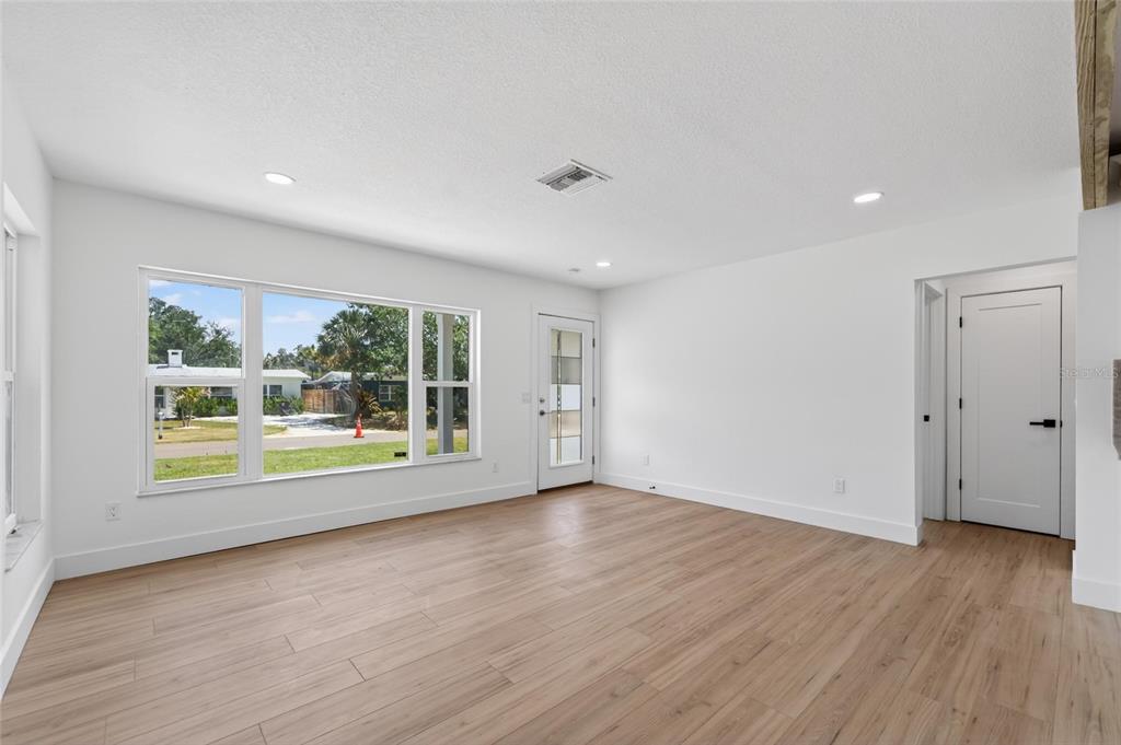 4810 Del Rio Way South Gulfport, FL 33711 - Photo 8 of 64
