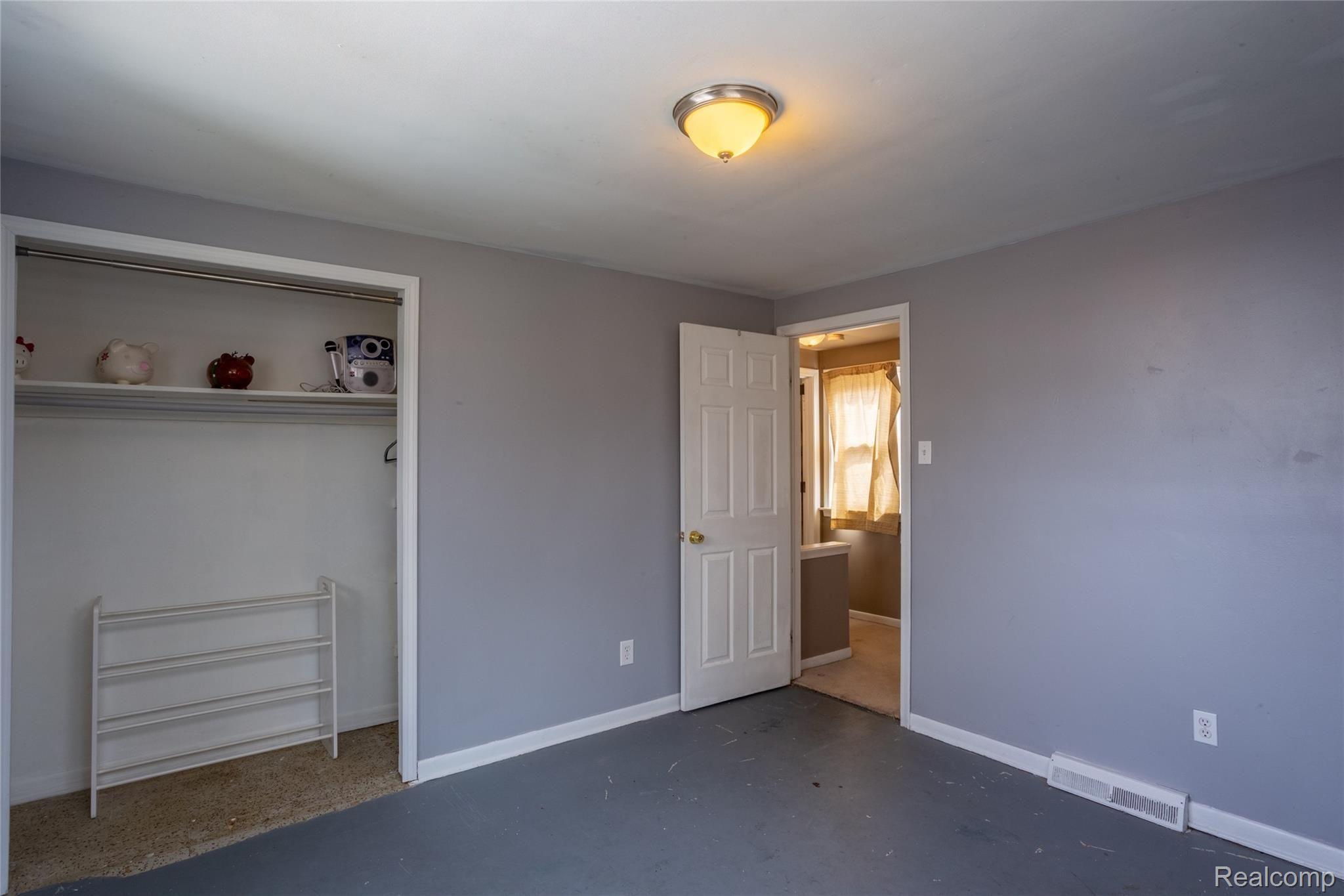 19426 Rensellor Street Livonia, MI 48152 - Photo 27 of 39 Rensellor_19426-upper-Bedroom 3-7.jpg