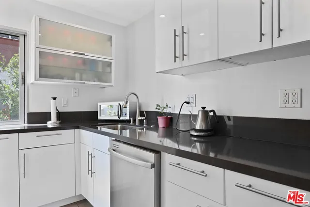 $3,800 | 7250 Franklin Avenue, Unit 414, Los Angeles, CA 90046