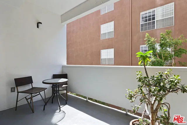 $3,800 | 7250 Franklin Avenue, Unit 414, Los Angeles, CA 90046