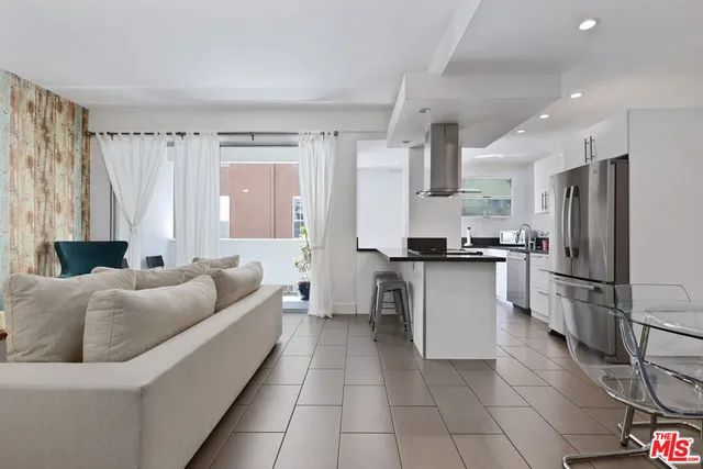 $3,800 | 7250 Franklin Avenue, Unit 414, Los Angeles, CA 90046