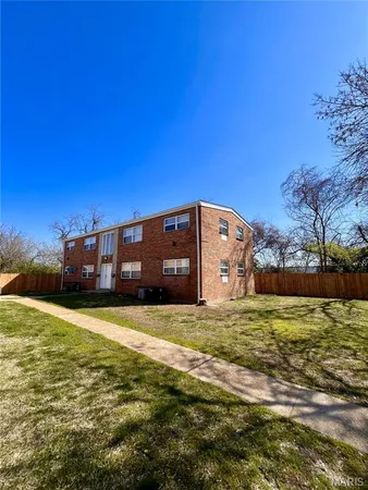 $1,045 | 4235 Tholozan Avenue, Unit B, St. Louis, MO 63116
