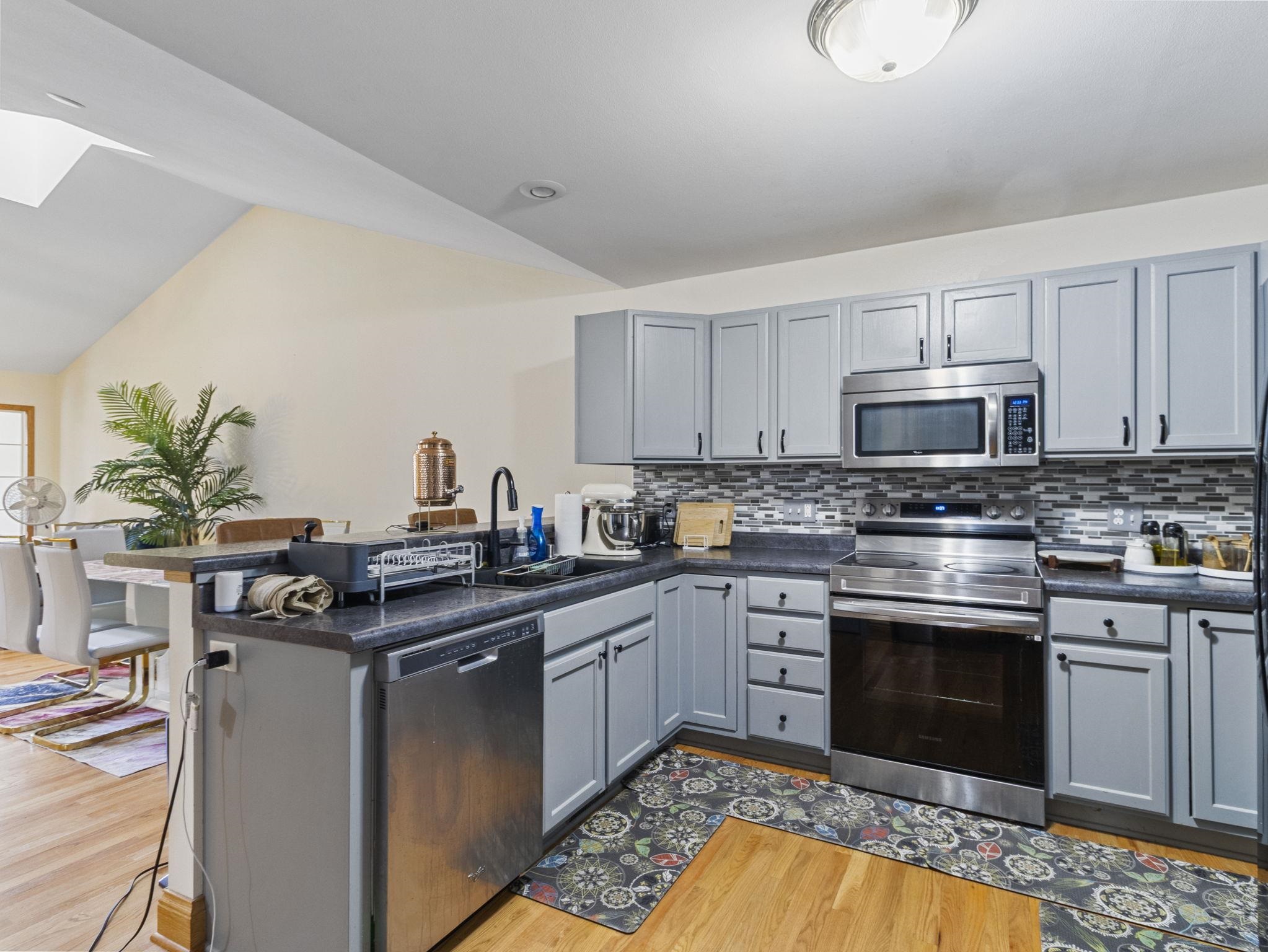 6306 Vicksburg Road Madison, WI 53718 - Photo 3 of 30