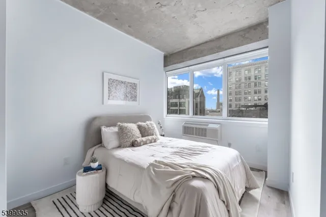 $2,800 | 10 Commerce Court, Unit 2D, Newark, NJ 07102