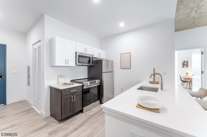 10 Commerce Court, Unit 2D Newark, NJ 07102 - Photo 9 of 20