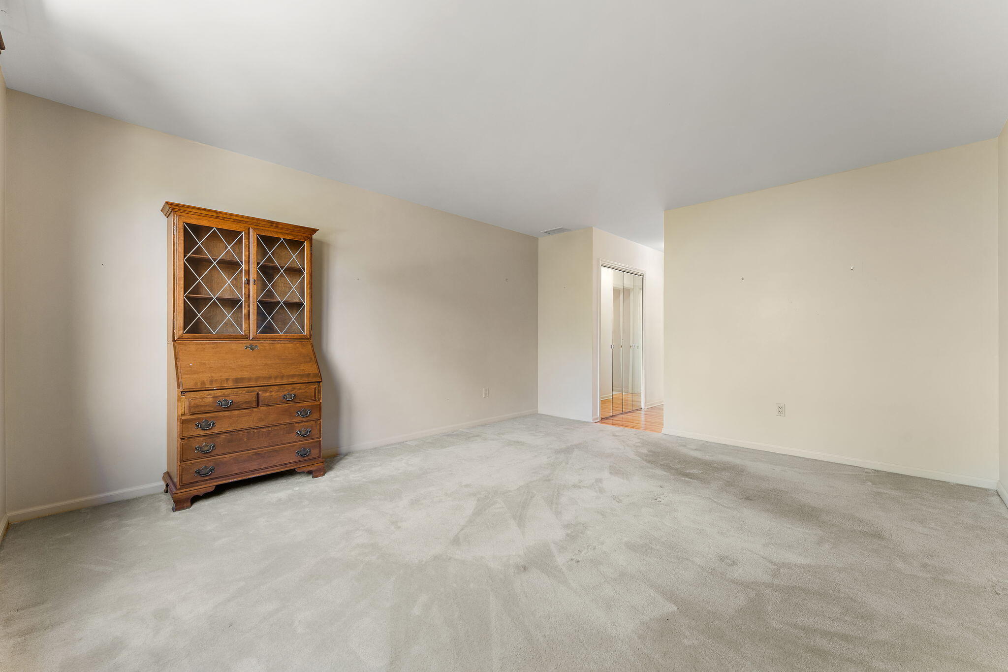 910 Ridge Road, Unit 203 Munster, IN 46321 - Photo 21 of 31 2048x1365