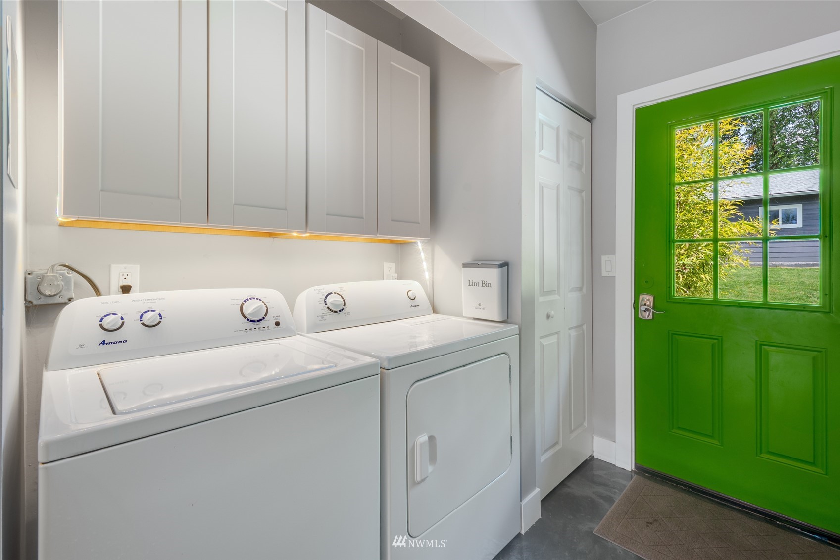 16442 111th Avenue Southeast Renton, WA 98055 - Photo 21 of 40 a utility room with dryer and washer