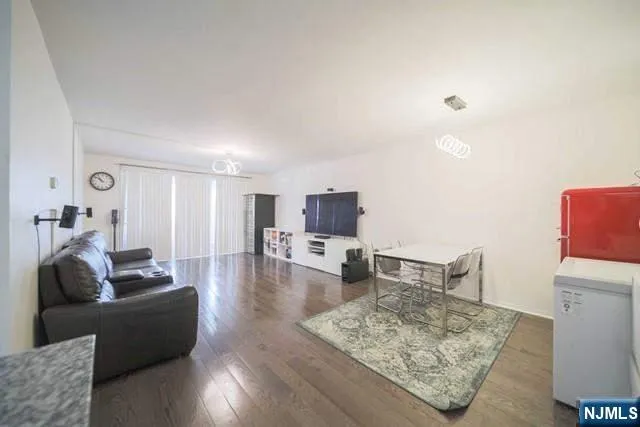 $3,000 | 2100 Linwood Avenue, Unit 17T, Fort Lee, NJ 07024