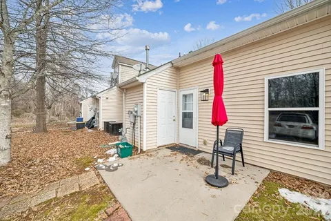 $255,000 | 2731 Meadow Knoll Drive, Charlotte, NC 28269