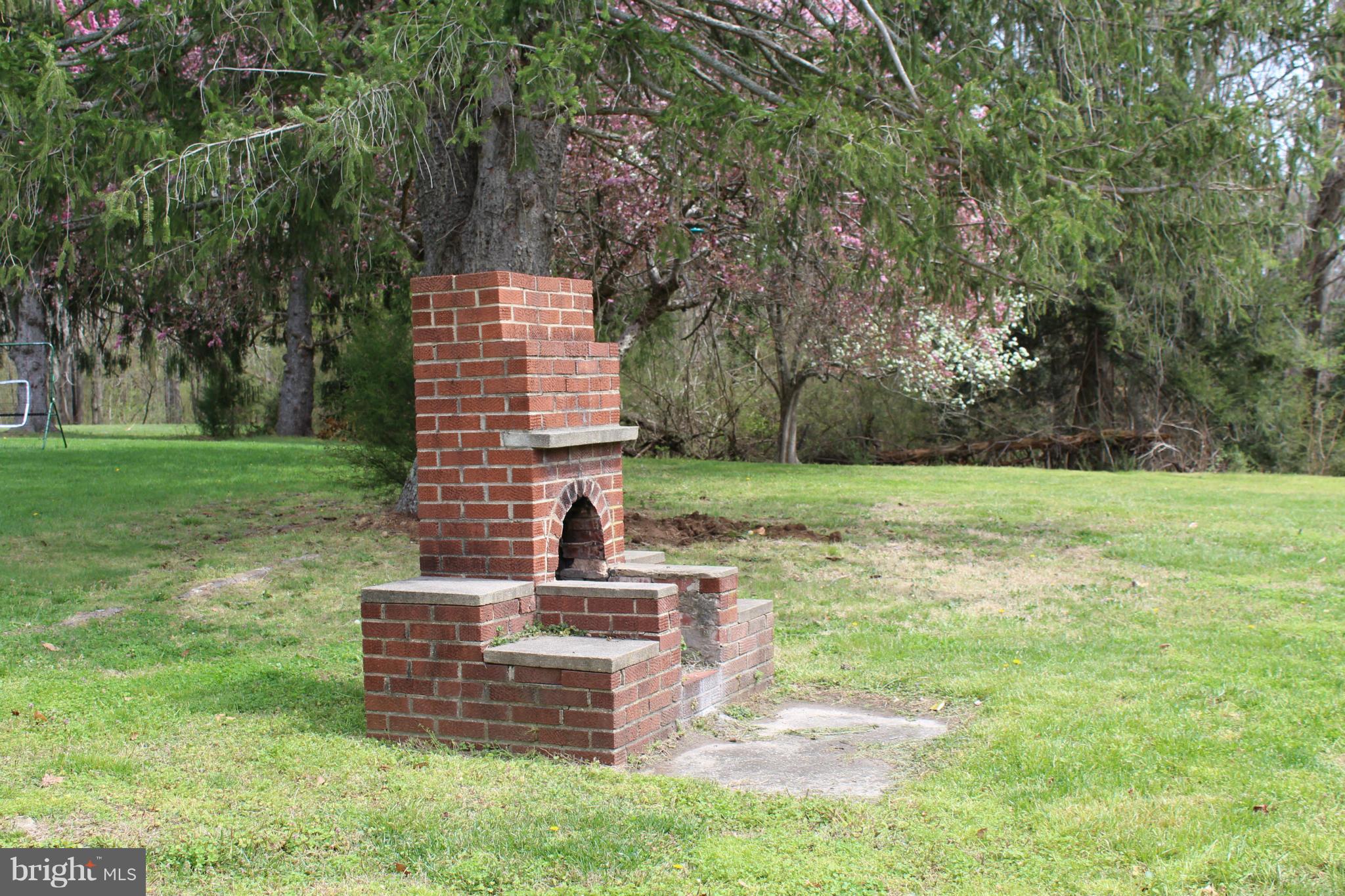 10359 Millbank Road King George, VA 22485 - Photo 22 of 29 Brick Barbeque Pit