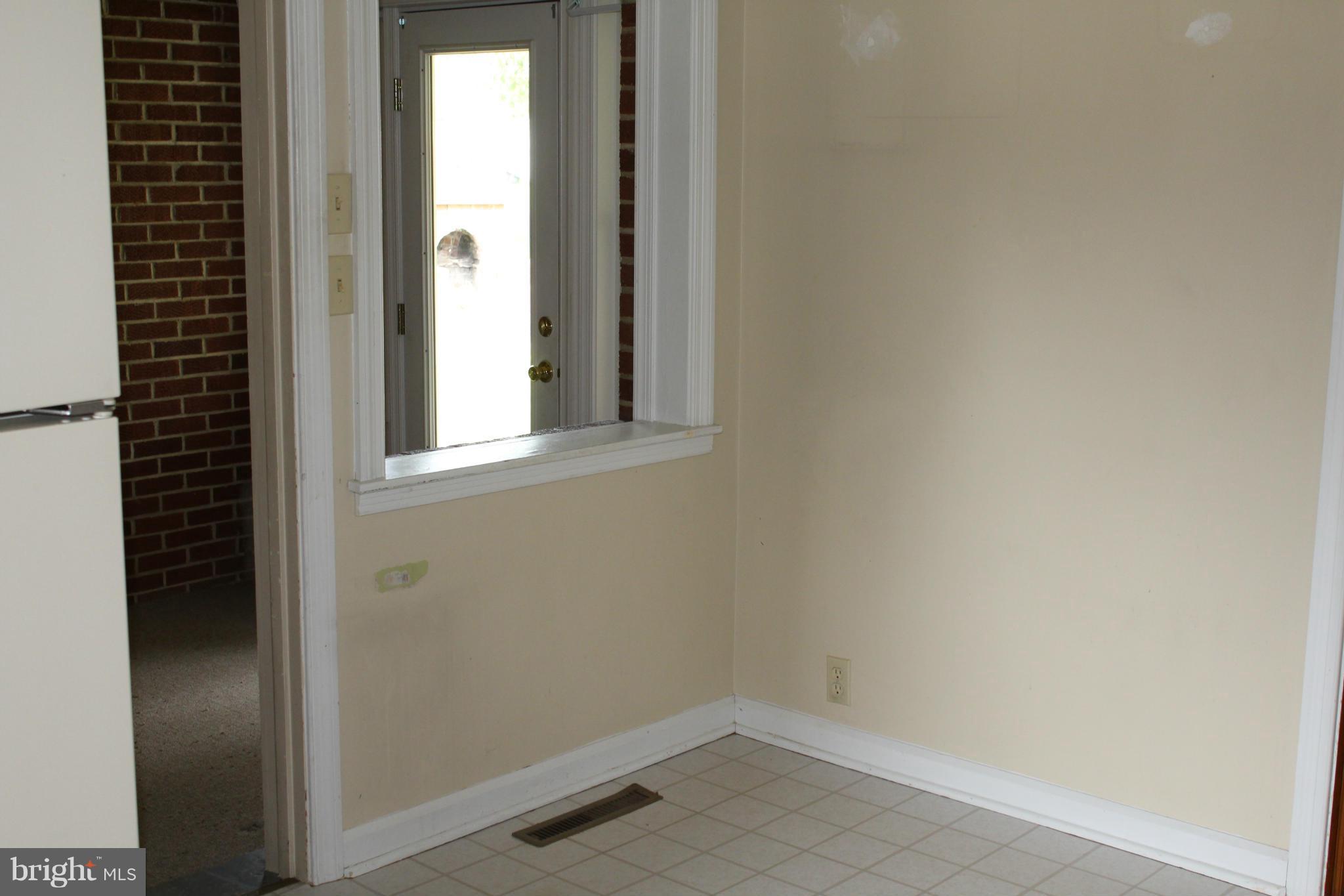 10359 Millbank Road King George, VA 22485 - Photo 7 of 29 Kitchen Table Space