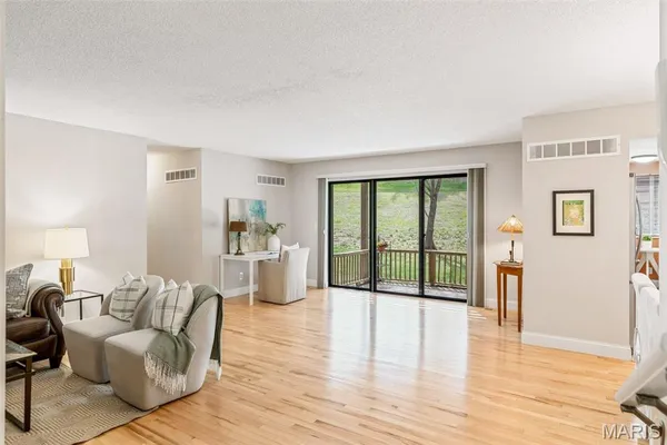 $249,500 | 2315 Seven Pines Drive, Unit 1, St. Louis, MO 63146