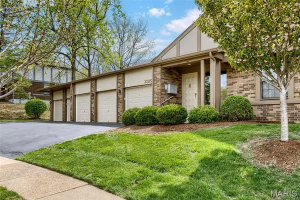 $249,500 | 2315 Seven Pines Drive, Unit 1, St. Louis, MO 63146
