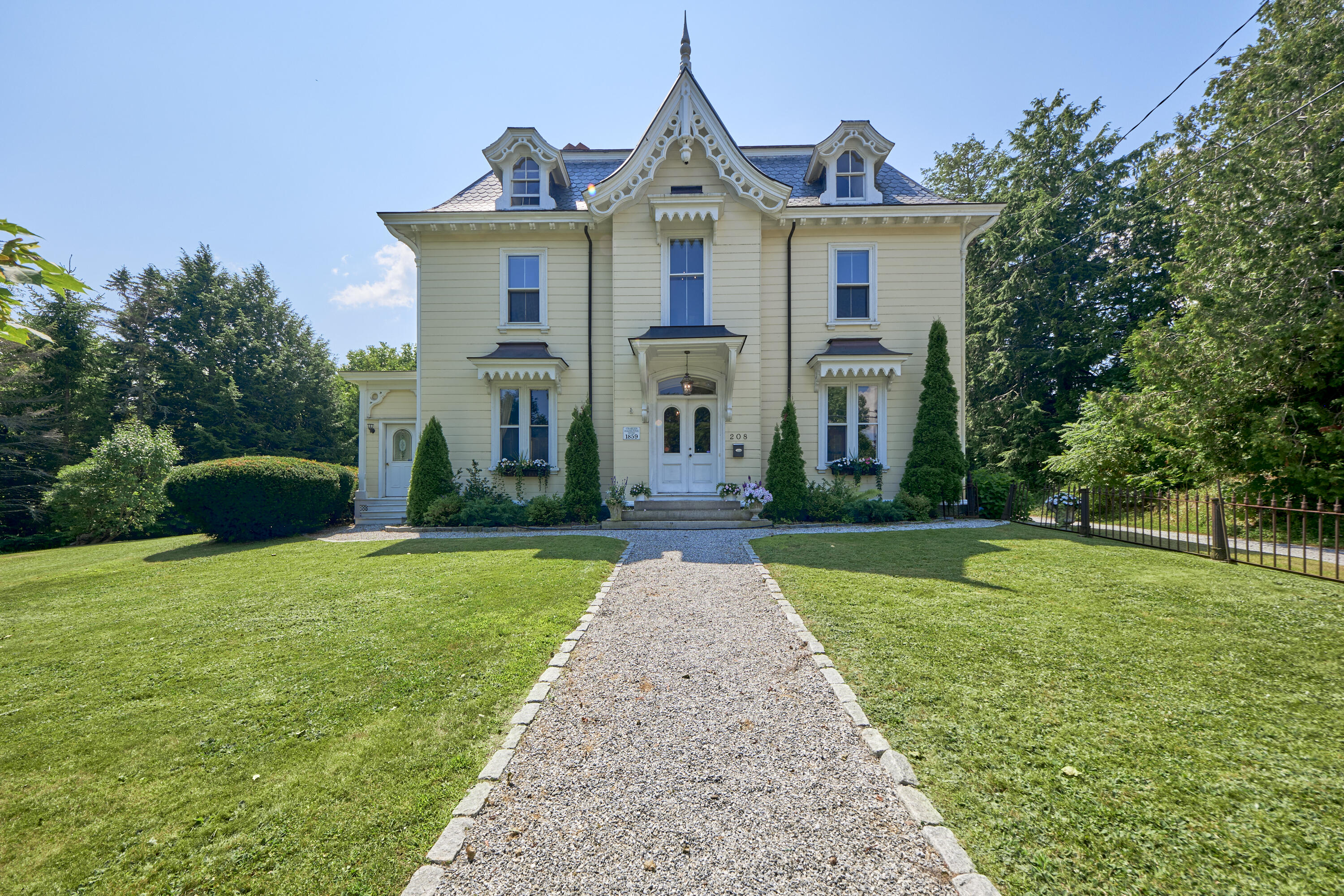 208 High Street Belfast, ME 04915 - Photo 2 of 50 97- 208 High Street - Belfast - FL - JAC