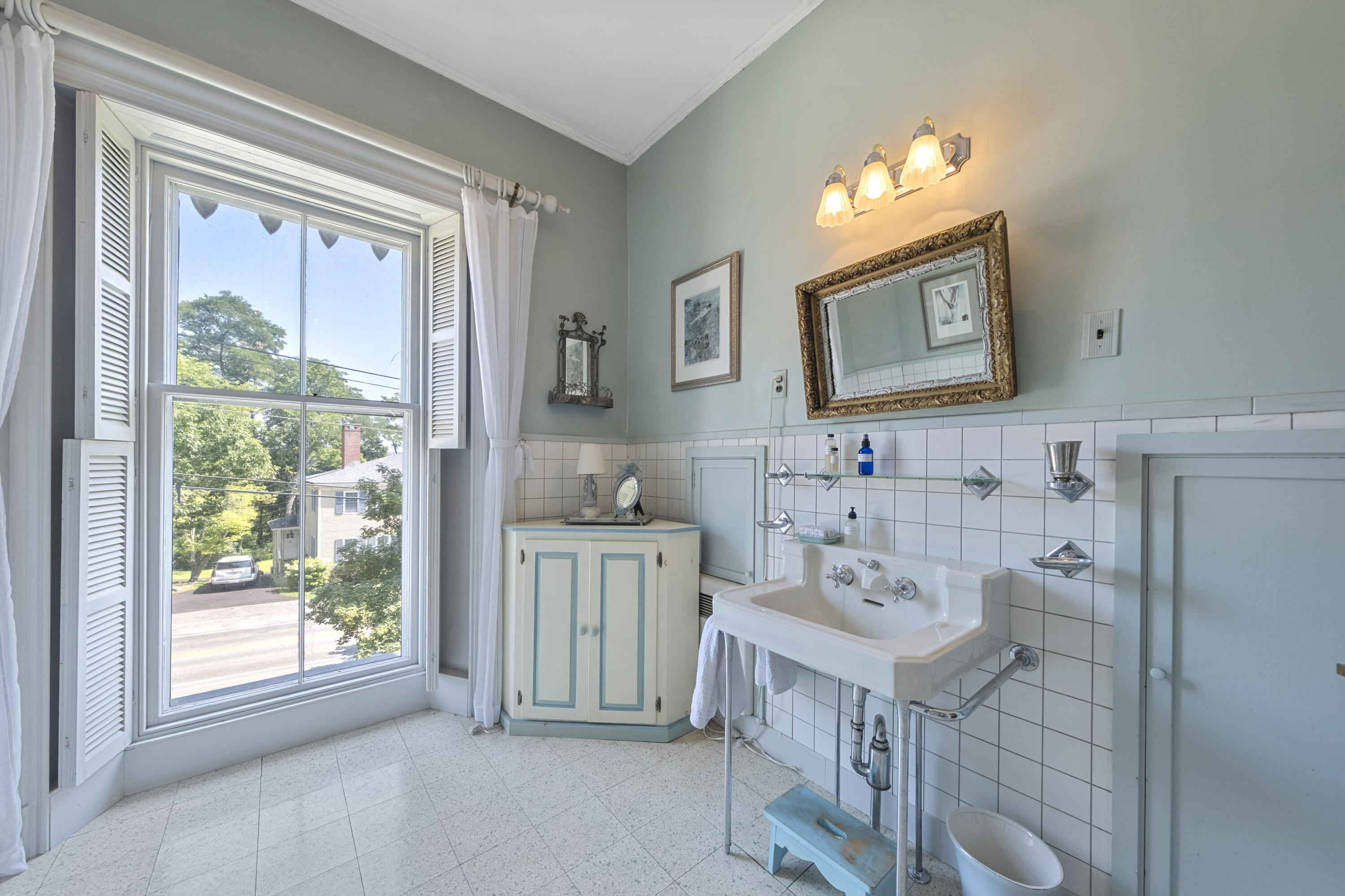 208 High Street Belfast, ME 04915 - Photo 29 of 50 31- 208 High Street - Belfast - FL - JAC
