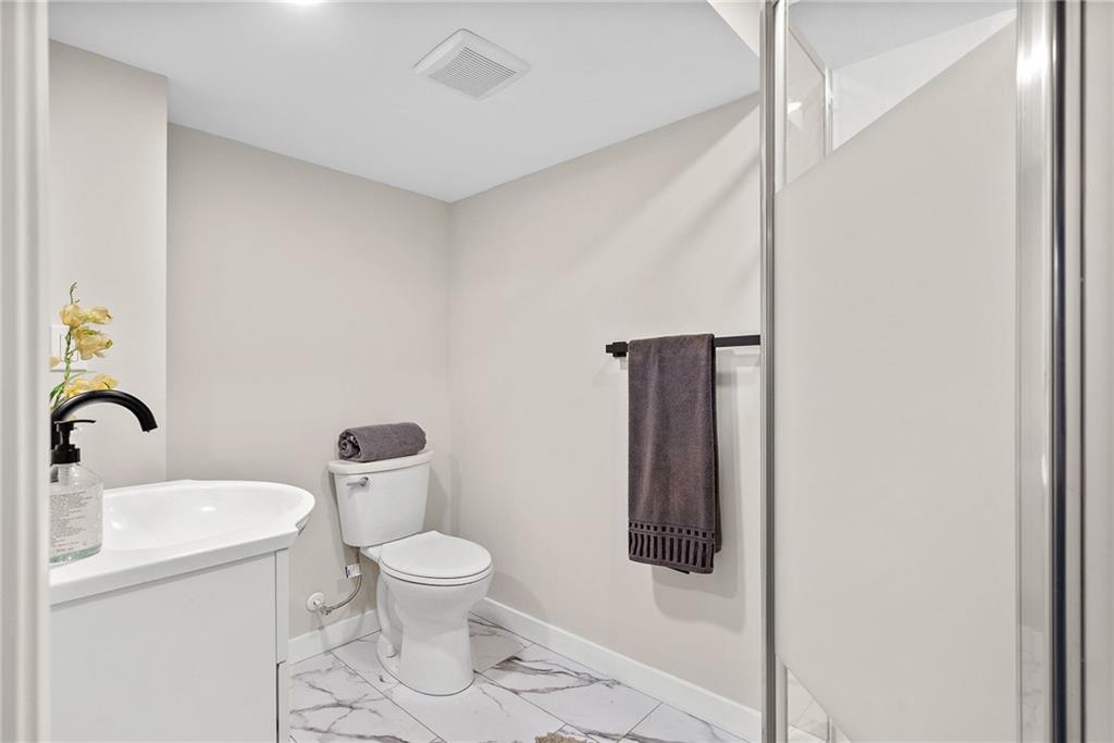 419 MacArthur Street McKees Rocks, PA 15136 - Photo 25 of 37 2nd Full Bath