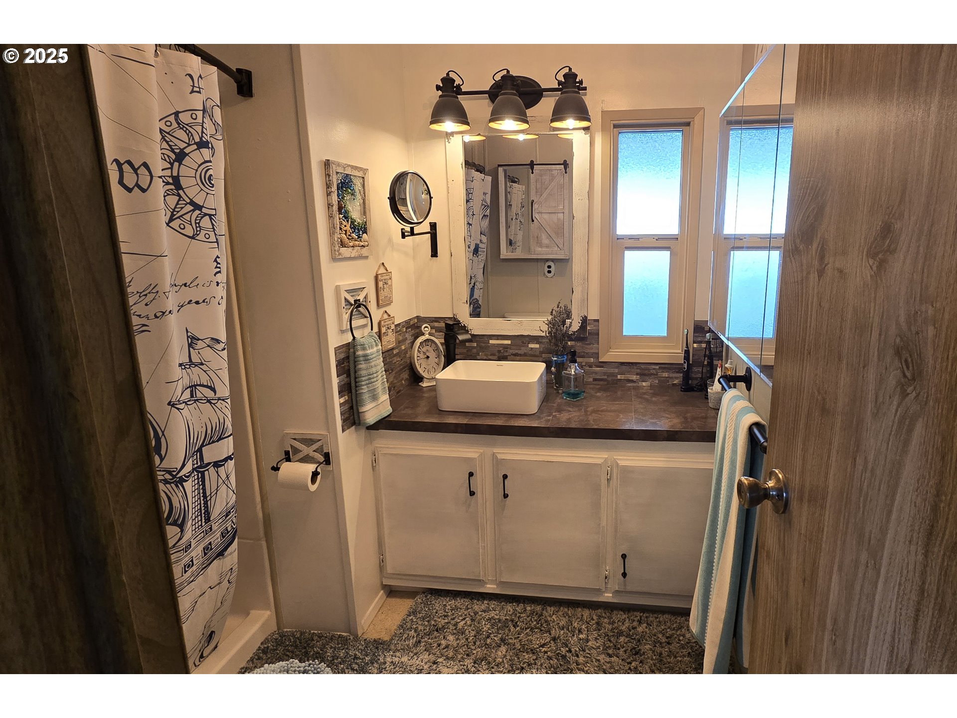 97972 Hallway Road, Unit 23 Brookings, OR 97415 - Photo 13 of 38 Bathroom