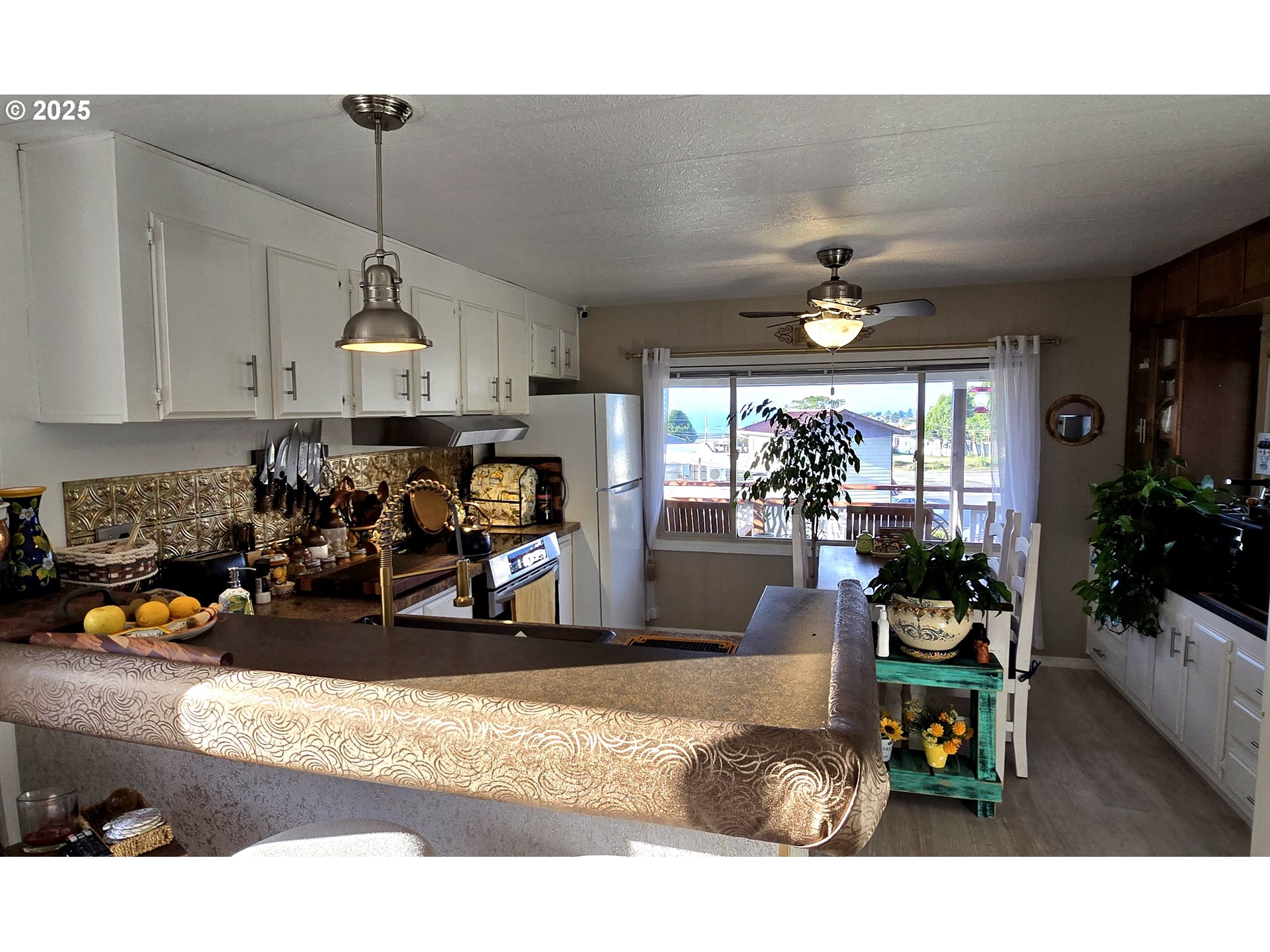 97972 Hallway Road, Unit 23 Brookings, OR 97415 - Photo 5 of 38 Kitchen/Dining Room