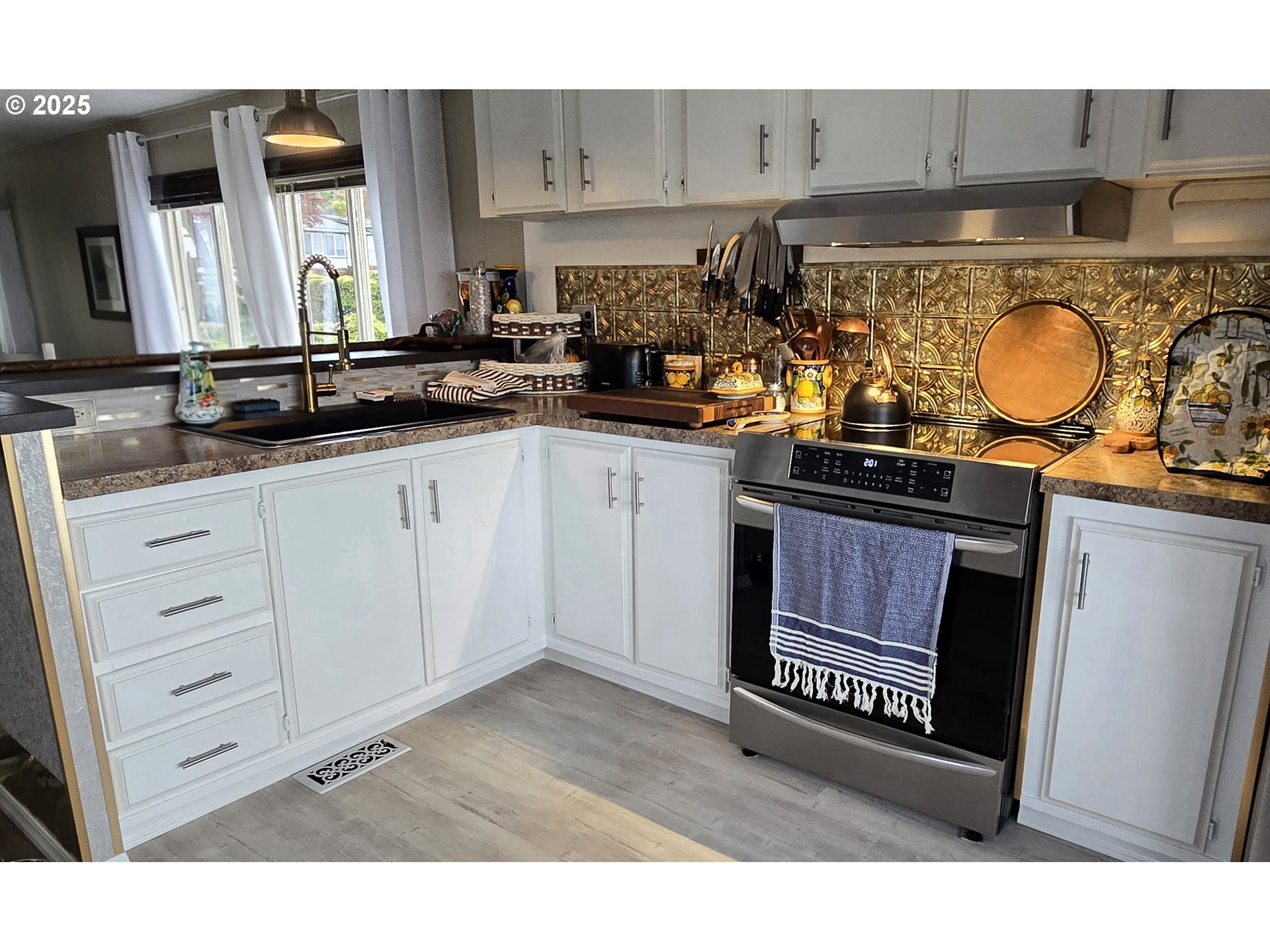 97972 Hallway Road, Unit 23 Brookings, OR 97415 - Photo 6 of 38 Kitchen