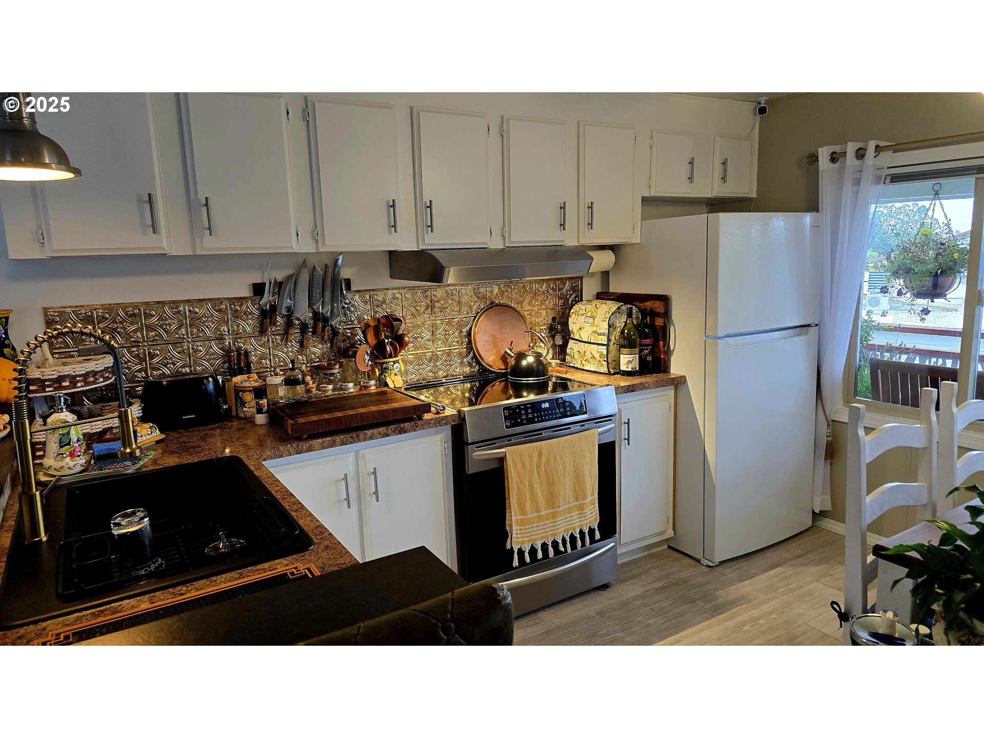 97972 Hallway Road, Unit 23 Brookings, OR 97415 - Photo 7 of 38 Kitchen
