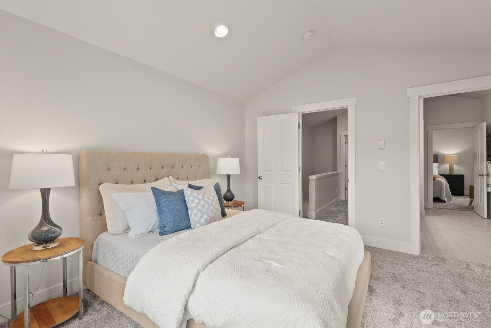 121 21st Avenue East, Unit C Seattle, WA 98112 - Photo 22 of 38 a bedroom with a bed and a lamp