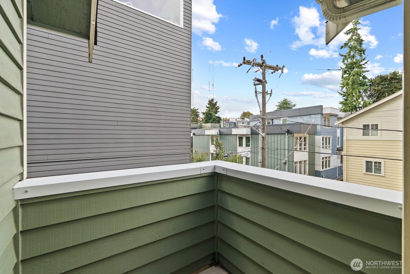 121 21st Avenue East, Unit C Seattle, WA 98112 - Photo 36 of 38 a view of a balcony with a potted plant