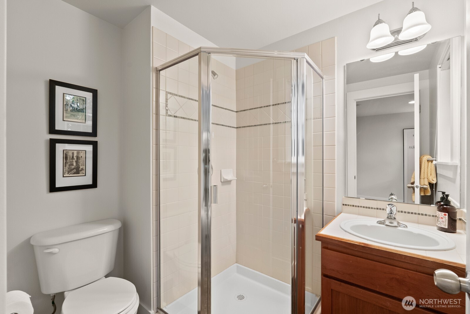 121 21st Avenue East, Unit C Seattle, WA 98112 - Photo 6 of 38 a bathroom with a toilet a sink and mirror