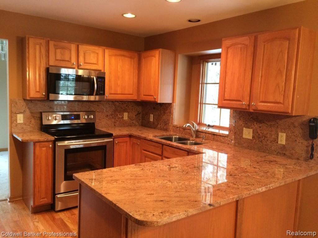 6172 Elms Road Swartz Creek, MI 48473 - Photo 7 of 22 2013-12-13 10.57