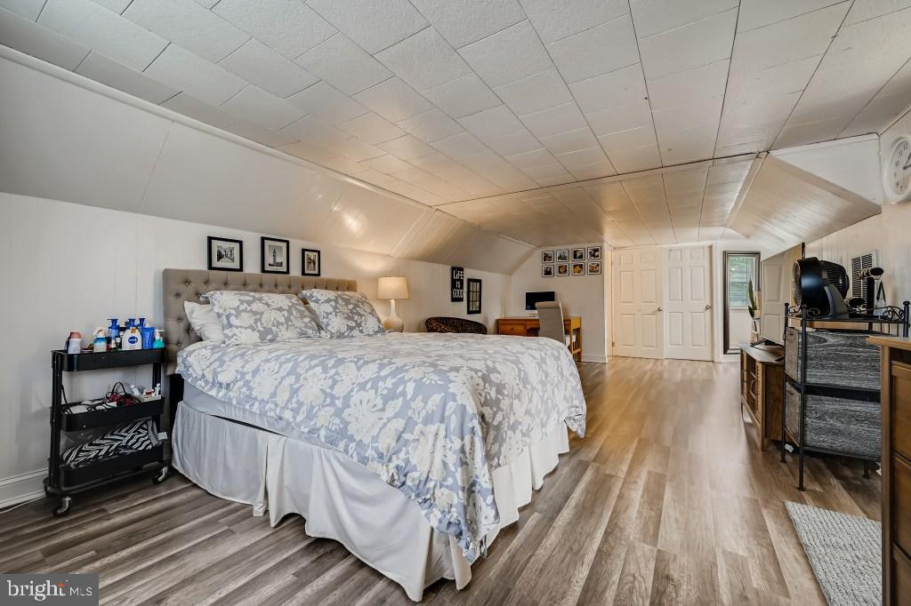 9422 Cross Road Nottingham, MD 21236 - Photo 24 of 31 a bed room with a bed and a chair