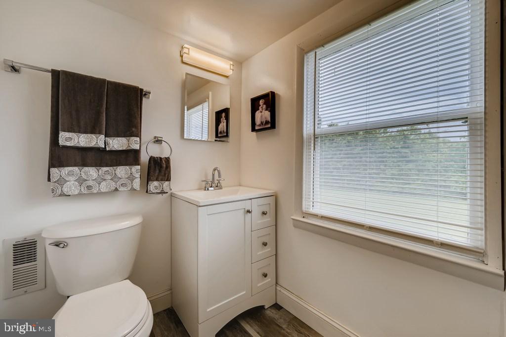 9422 Cross Road Nottingham, MD 21236 - Photo 25 of 31 a bathroom with a toilet sink and mirror