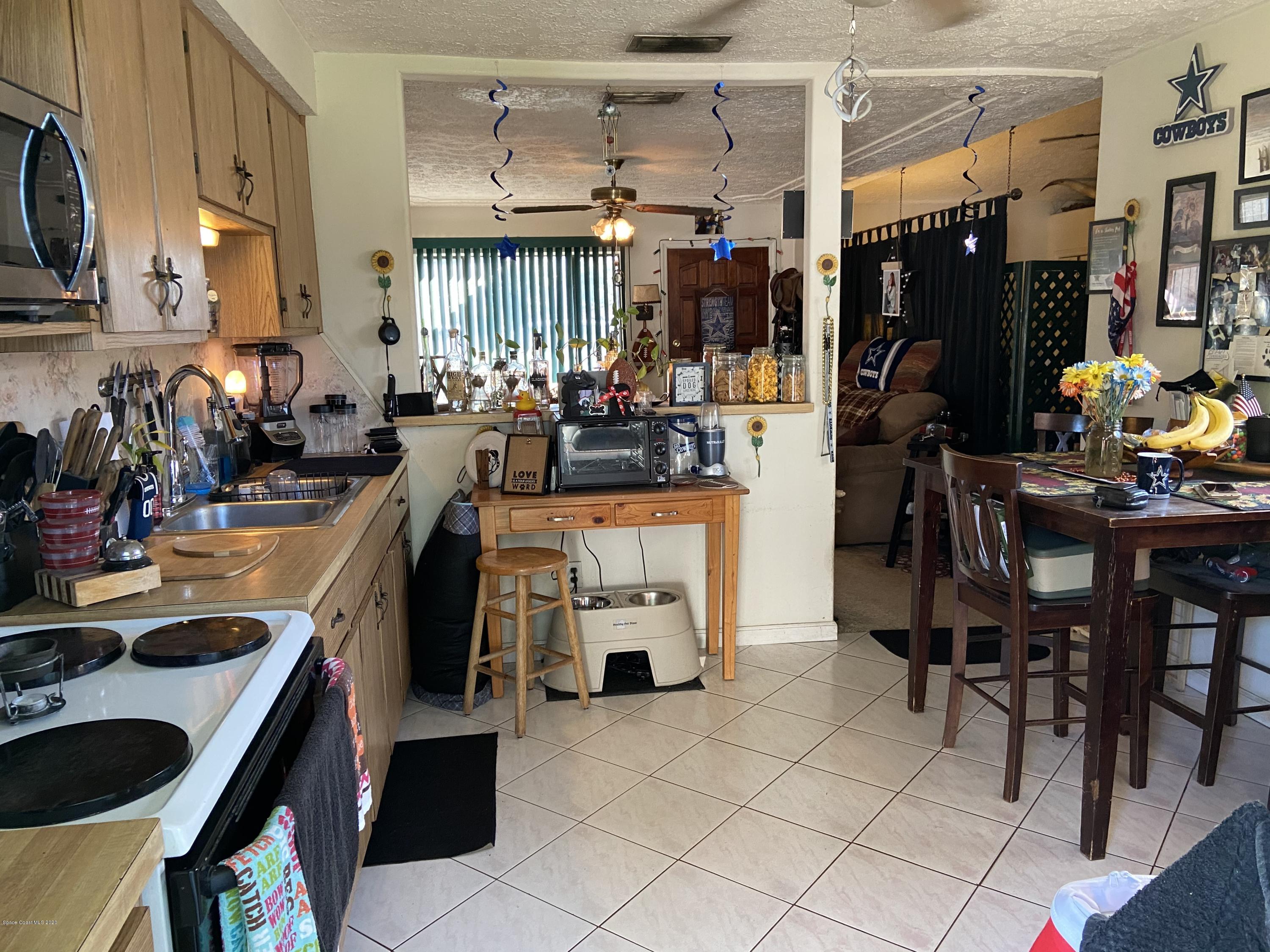2104 Warwick Road Melbourne, FL 32935 - Photo 2 of 24 Kitchen