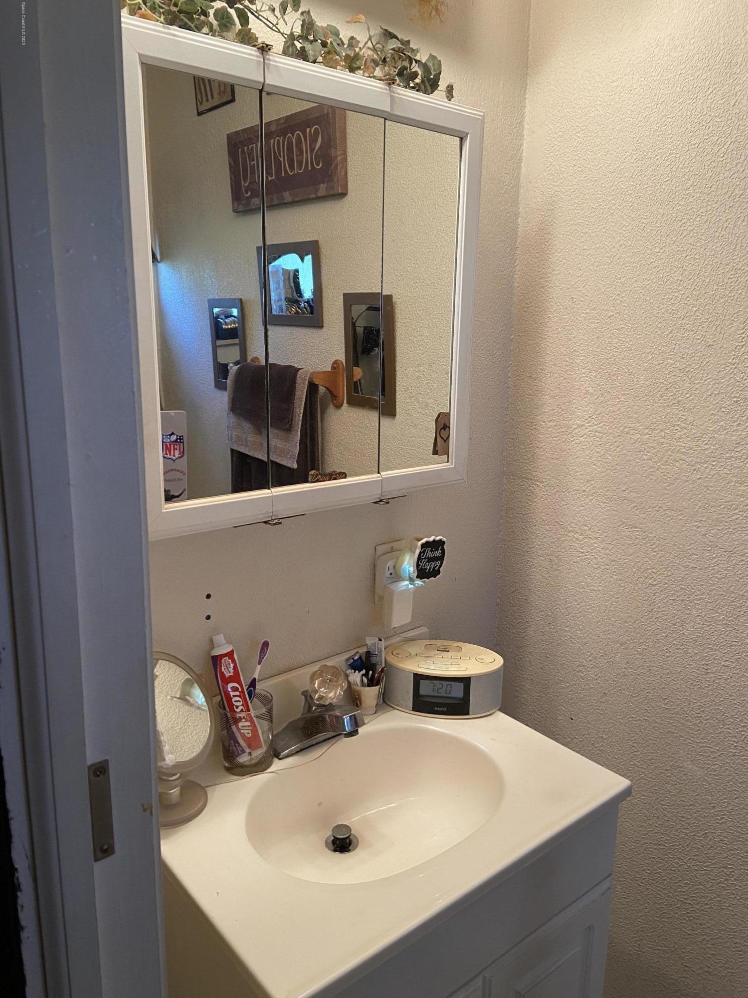 2104 Warwick Road Melbourne, FL 32935 - Photo 15 of 24 Half Bath