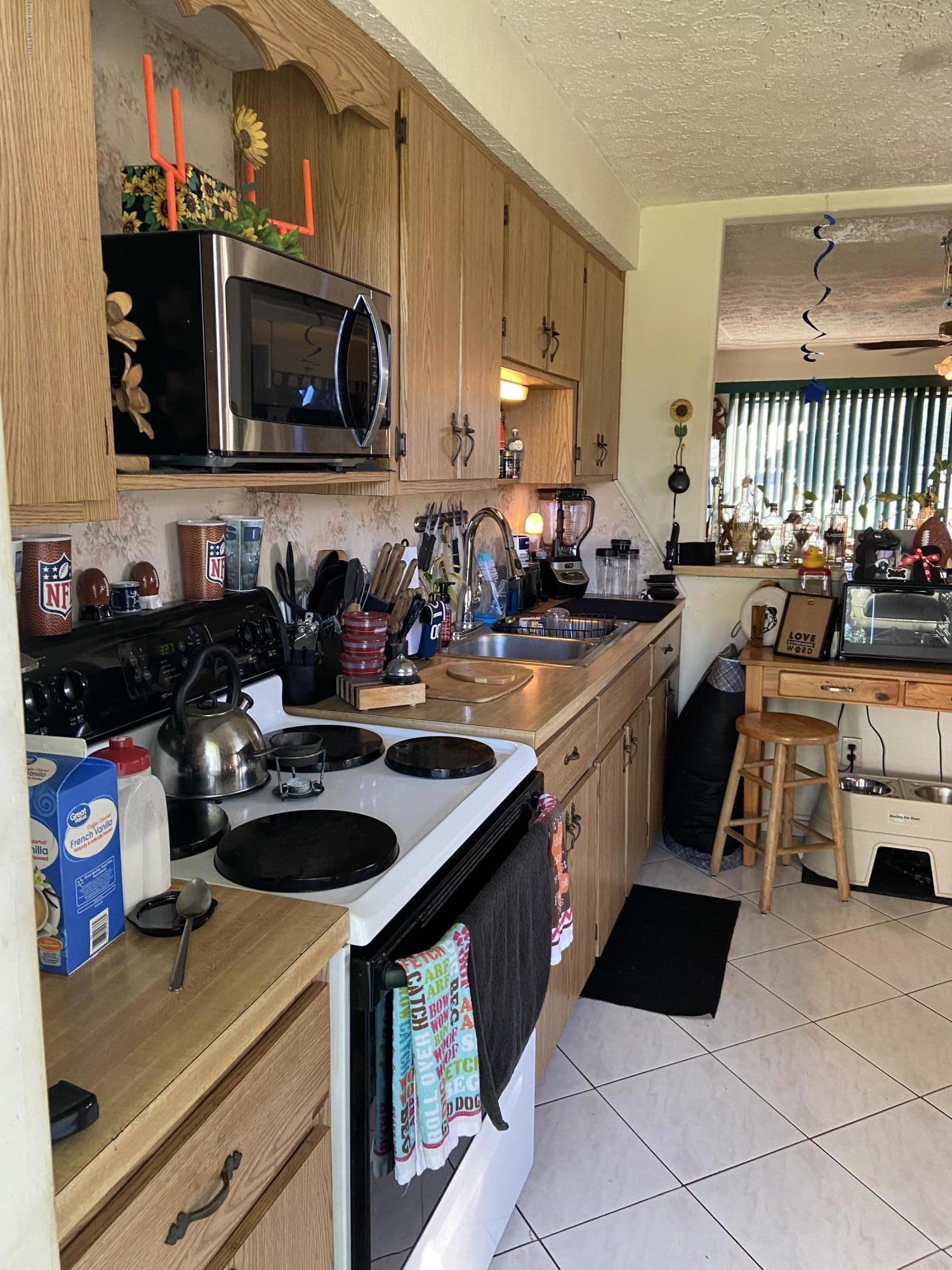 2104 Warwick Road Melbourne, FL 32935 - Photo 3 of 24 Kitchen