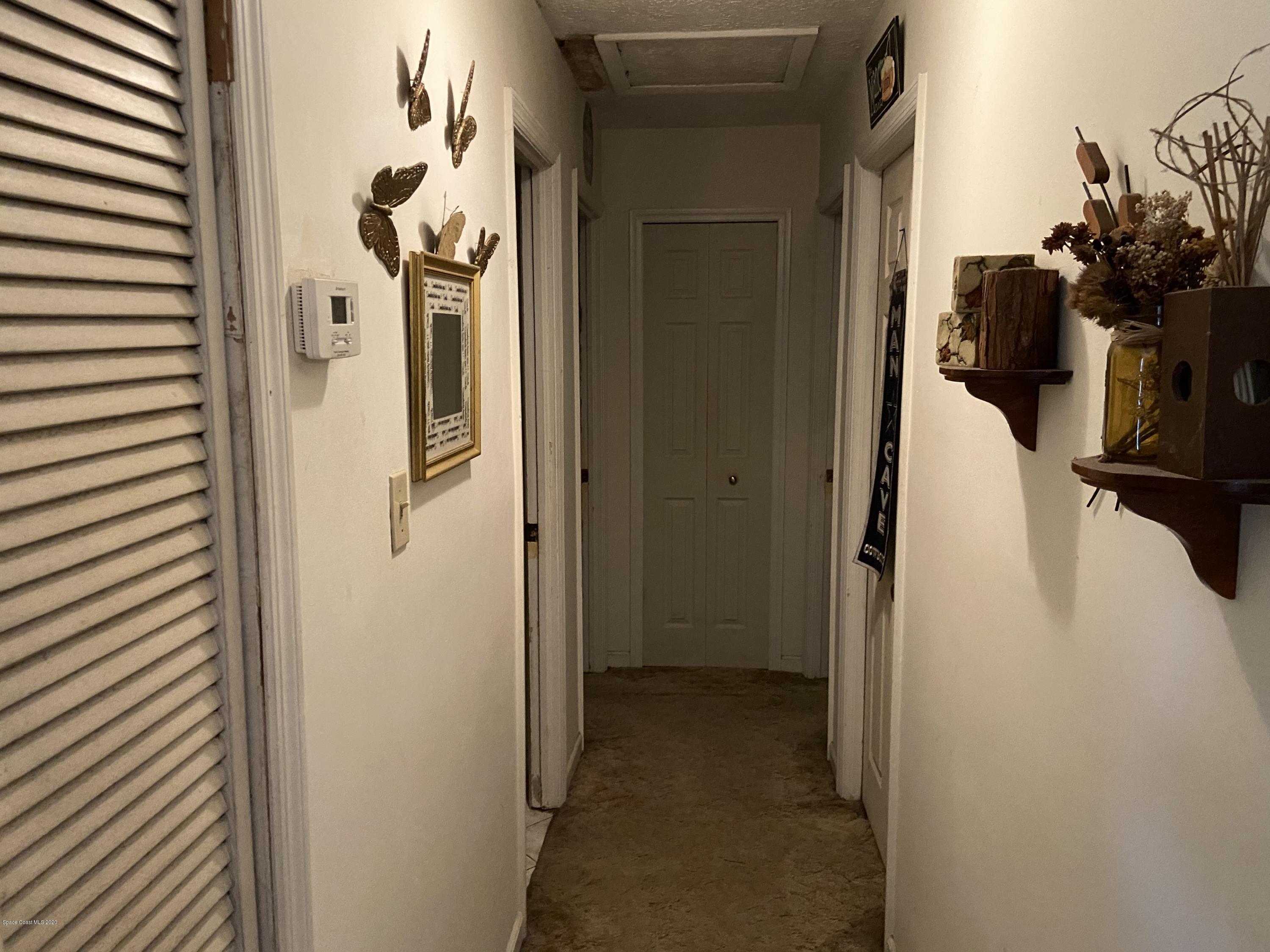 2104 Warwick Road Melbourne, FL 32935 - Photo 22 of 24 Hallway