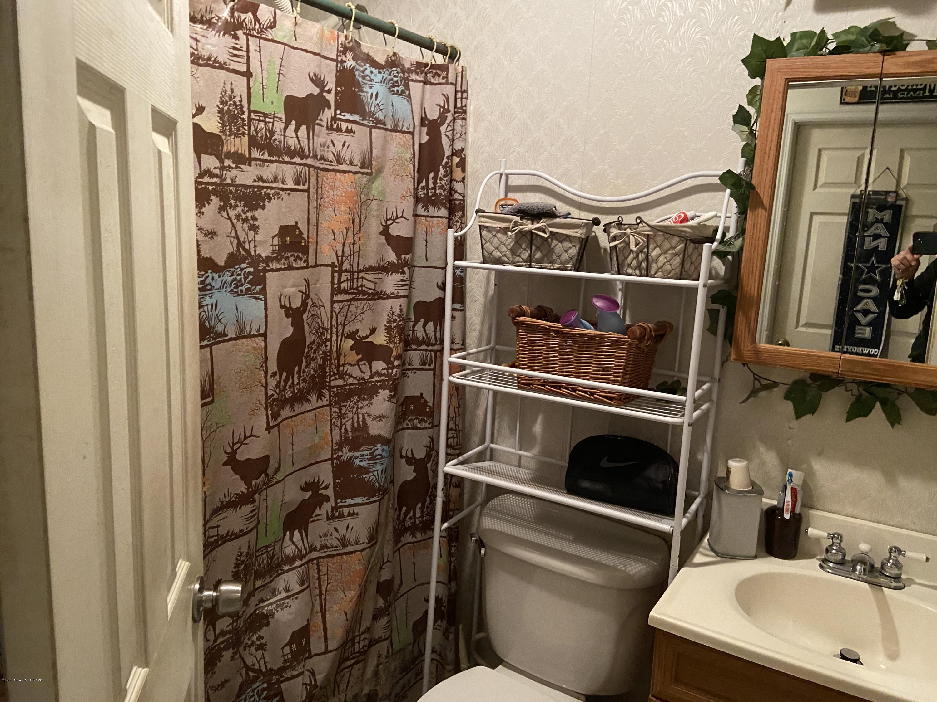 2104 Warwick Road Melbourne, FL 32935 - Photo 10 of 24 Bath