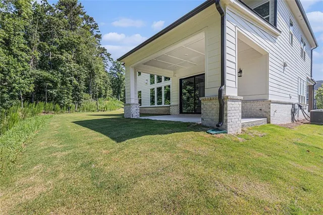 a view of a house with backyard and garden