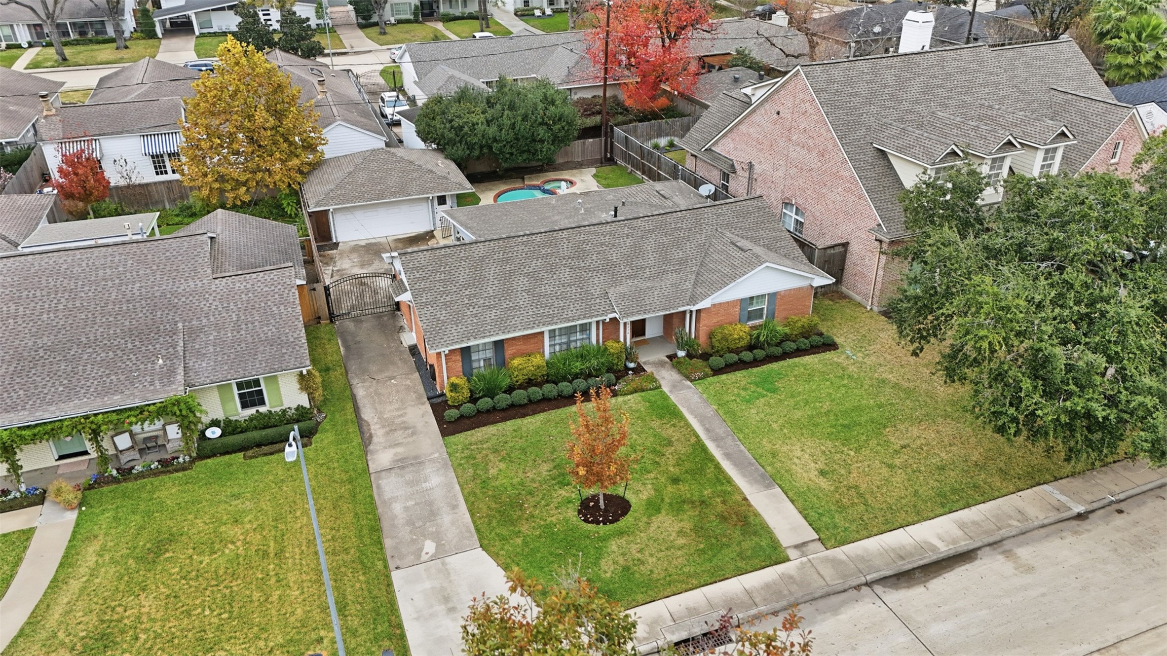 6236 Locke Lane Houston, TX 77057 - Photo 32 of 35
