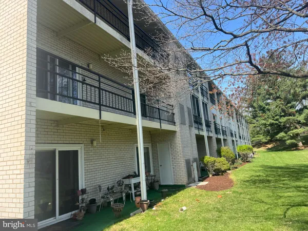 $160,000 | 15401 Bassett Lane, Unit 2B, Silver Spring, MD 20906