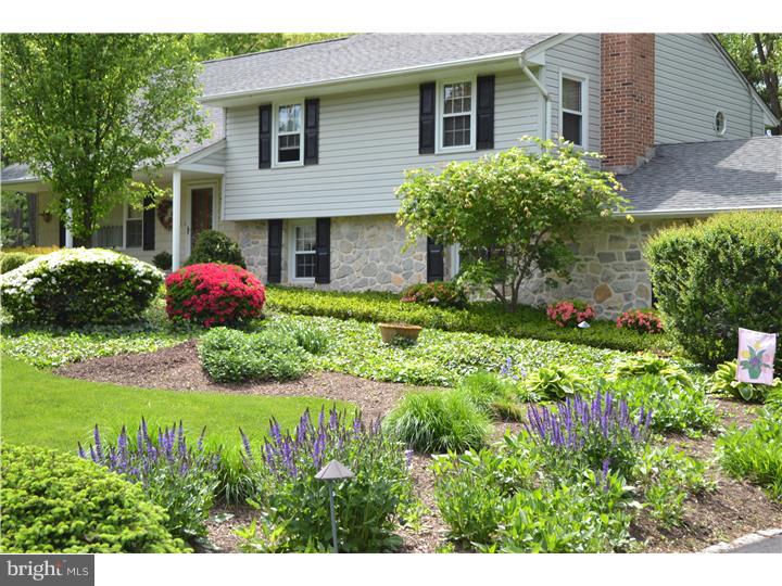 3472 Bent Road Huntingdon Valley, PA 19006 - Photo 2 of 25 Front Yard