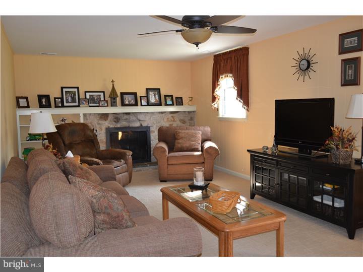 3472 Bent Road Huntingdon Valley, PA 19006 - Photo 12 of 25 Family Room