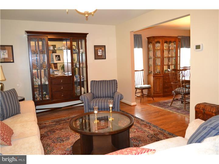 3472 Bent Road Huntingdon Valley, PA 19006 - Photo 8 of 25 Living Room