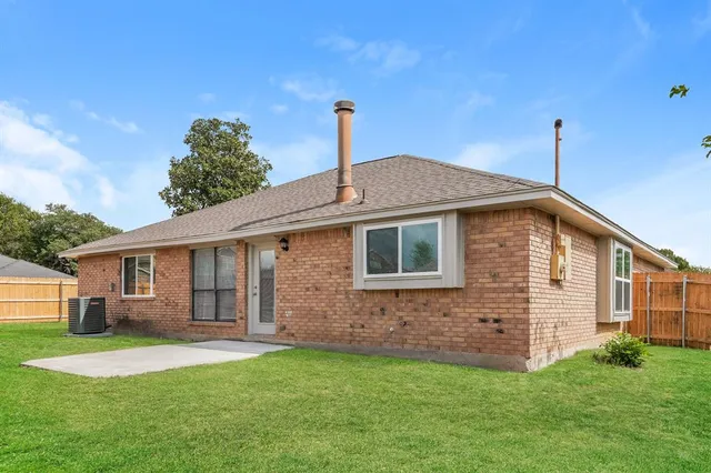 $2,345 | 900 Blewitt Drive, Cedar Hill, TX 75104